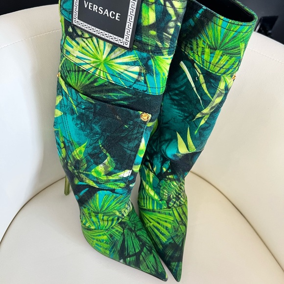 ☘️VERSACE Jungle Print Cloth Boots☘️ - Picture 6 of 7
